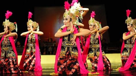 tari manok|Tari Manuk Dadali: Sejarah, Gerakan, Pola Lantai, dan Keunikannya.
